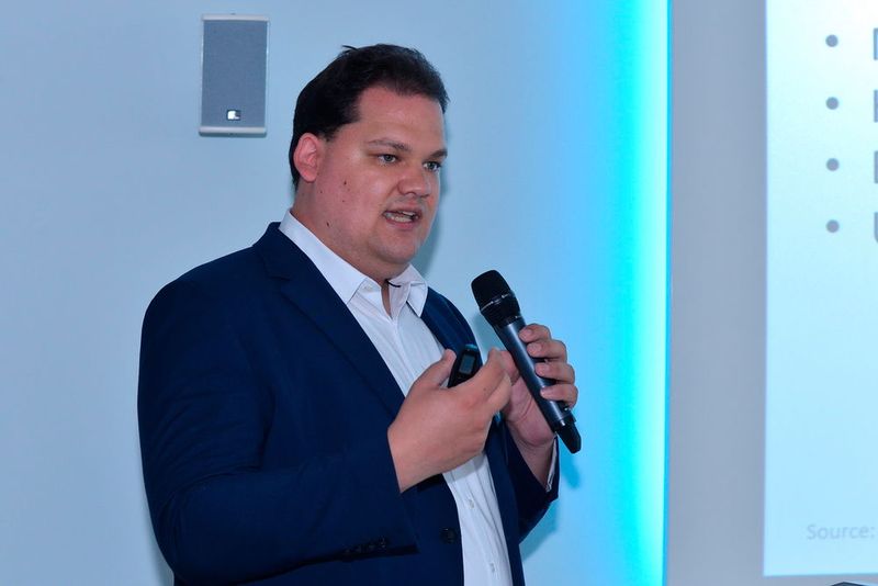 Manuel Martin von Beta LAYOUT beantwortete die Fragen nach Datenformaten, Designregeln und Produktion von 3D-MID.  (Bild: ELEKTRONIKPRAXIS)