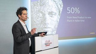 Dr. Andreas Bamberg, Merck, bei seinem Vortrag auf dem Smart Process Manufacturing-Kongress 2022. Er hat die alte Tutzing-Vision der 50-%-Idee konzeptuell weiter entwickelt. „Schnell planen und bauen, ohne auf Perfektion und optimale Lösungen zu schauen.“ (Bild: Bausewein/PROCESS)