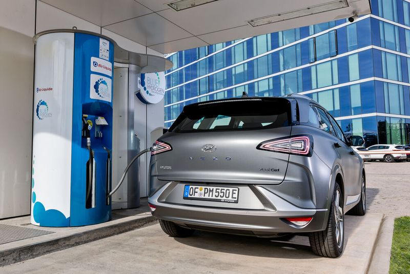 Einziges Problem: Es gibt immer noch zu wenige Wasserstofftankstellen.  (Bild: Hyundai Nexo heck)