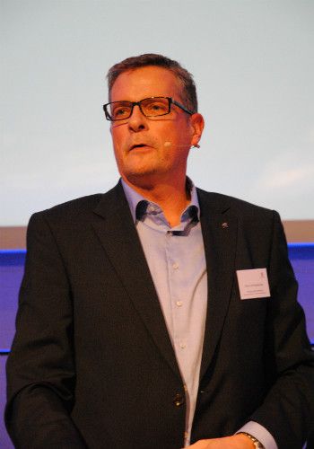 Klaus Heisterkamp (Vorstandsmitglied Verband der Peugeot-Partner Deutschlands) zeigte die Zukunft der neuen IT-Infrastruktur auf. (Foto: Baeuchle)