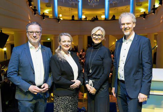 MIV-Führungsebene (v.l.n.r.): Detlef Latka, MIV-Vorsitzender; Jennifer Bender, MIV-Geschäftsführerin; Dr. Angela Kohl, MIV-Geschäftsführerin; Dr. Björn Börgermann, MIV-Hauptgeschäftsführer(Bild:  MIV / Stefan Zeitz Photography)