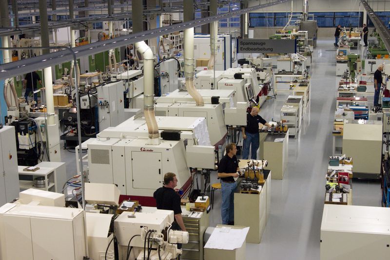 Zerspanung unter klimatisch stabilen Bedingungen kommt der Produktqualität zugute. Bild: Schreier (Archiv: Vogel Business Media)