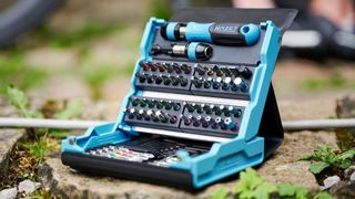 Hazet hat eine klappbare Werkzeugtasche konzipiert (Bild: Hazet)