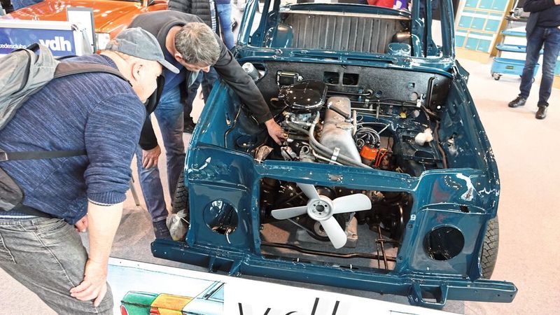 Praktisch zum „Abschauen“ ist so ein halb fertig restautierter Oldtimer. (Bild: Dominsky –  »kfz-betrieb«)