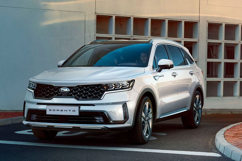 Kia hat den neuen Sorento optisch deutlich massiver gestaltet. (Bild: Kia)