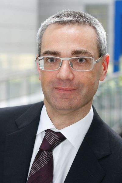 Hans-Peter Bursig, Geschäftsführer des ZVEI-Fachverbands Elektromedizinische Technik: „Wenn man weiß, dass ein Gerät in einem Netzwerk arbeiten soll, steht auch fest, dass es Angriffsstellen von außen gibt, auf die man achten muss.“ (ZVEI)