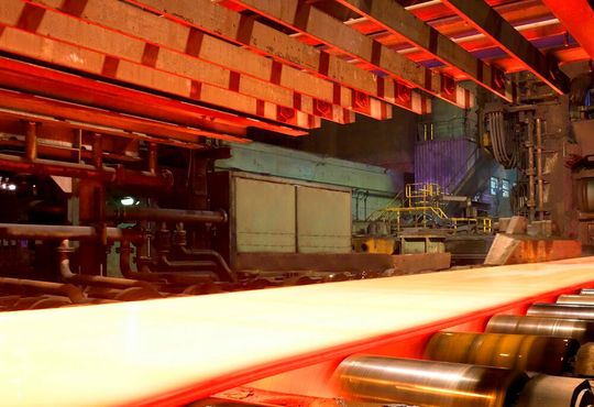 Bei Thyssenkrupp Steel in Bruckhausen werden bald moderne Anlagen festeren Stahl zu dünneren Blechen walzen. Denn der Stahlgigant investiert rund 800 Millionen Euro in neue Anlagen. Heute startet das Projekt ...(Bild:  Thyssenkrupp Steel Europe)