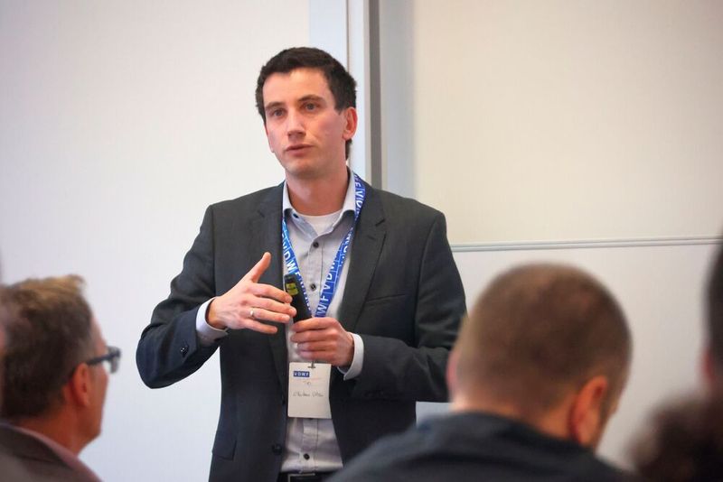 Professor Nikolaus Urban betonte, dass der umfassende Einsatz von KI im Werkzeugbau  Wissen im kleinsten Detail über alle relevanten Zusammenhänge voraussetzt. Dieses Wissen stammt von den mit den jeweiligen Prozessen befassten Fachleuten. (Bild: Maschinenmarkt/rw)