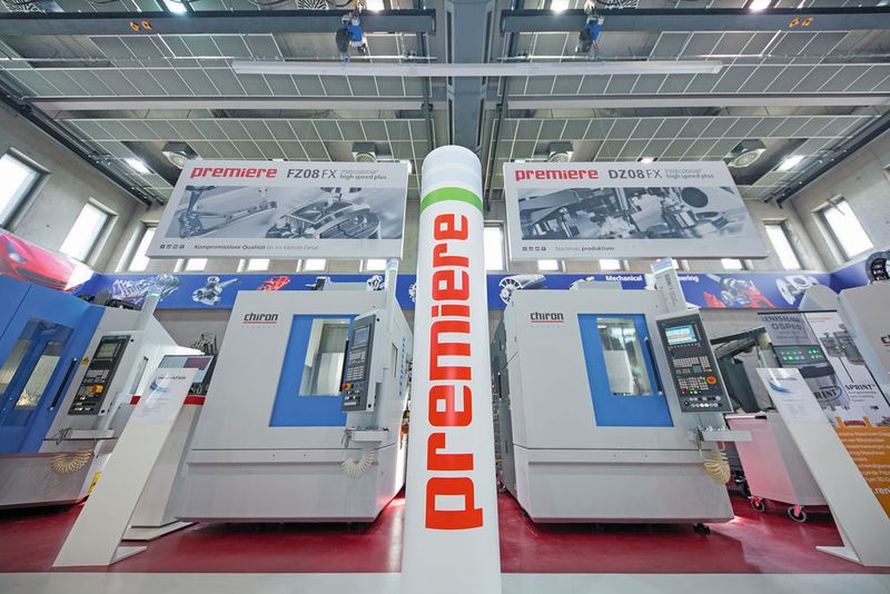 Bis zu 50 Prozent mehr Produktivität ermöglichen die einspindlige FZ08 FX Precision+ (links) und die DZ08 FX Precision+ mit zwei Spindeln. (Chiron)