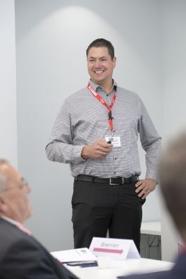 Martin Tenhumberg, Traco Electronic: „Ein Blick über den Tellerrand zeigt uns, dass Datenblatt und Wirklichkeit gerne auseinanderdriften, das gilt auch bei Standardstromversorgungen.“ (J. Untch / Vogel Communications Group GmbH & Co. KG)