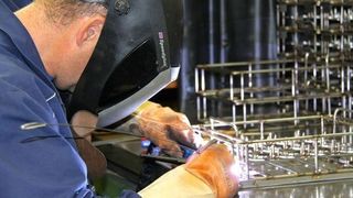 Rund 40 % mehr Produktionsfläche und neues Personal sowie Fertigungsequipment ermöglichen kürzere Durchlaufzeiten bei der Fertigung von Sonder-Werkstückträgern. (Bild: Metallform Wächter)