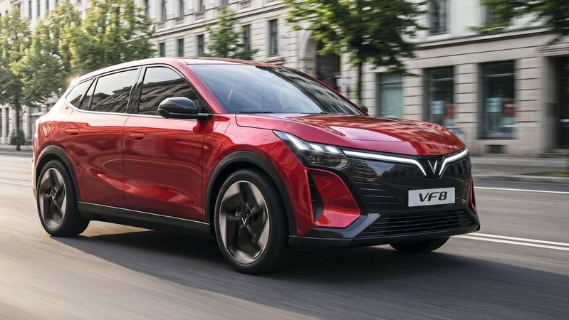 Vinfast hat das große SUV VF8 optisch und technisch überarbeitet.(Bild:  Vinfast)