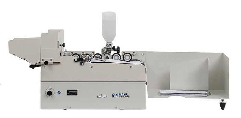 Ein Briefschließer von Maag Mercure verschließt pro Stunde bis zu 18.000 Briefe. Für den leistungsstarken Antrieb sorgt ein Permanentmagnetmotor von Groschopp. (Maag Mercure AG)