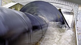 Archimedische Schraube zur Energiegewinnung an der Fränkischen Saale: Ringe und Wälzkörper des vom Flusswasser geschmierten Pendelrollenlagers bestehen aus Cronidur 30. (Schaeffler)