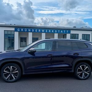 4. Die Abmessungen: Der Tayron ist 4,8 Meter lang und hat einen Radstand von knapp 2,8 Metern. Da das Dach nicht stark abfällt, haben die Insassen auf der zweiten Sitzreihe nicht nur viel Bein-, sondern auch viel Kopffreiheit.(Bild:  Mauritz – VCG)