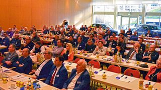 Gut 100 Vertragspartner kamen Ende Januar zum „Opel-Infotag“ der Igedos nach Bad Kissingen. (Bild: Rehberg / »kfz-betrieb«)