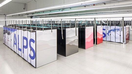 Le PSI fait désormais ses calculs à Lugano : le superordinateur Alps au CSCS constitue la base technique de Merlin-7, le nouveau cluster virtuel hautement performant du PSI. (Source :  CSCS)