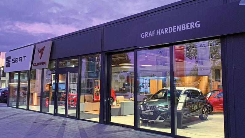 Die Graf-Hardenberg-Gruppe hat den Standort Bruchsal um einen Seat-/Cupra-Schauraum erweitert.(Bild:  Graf Hardenberg)