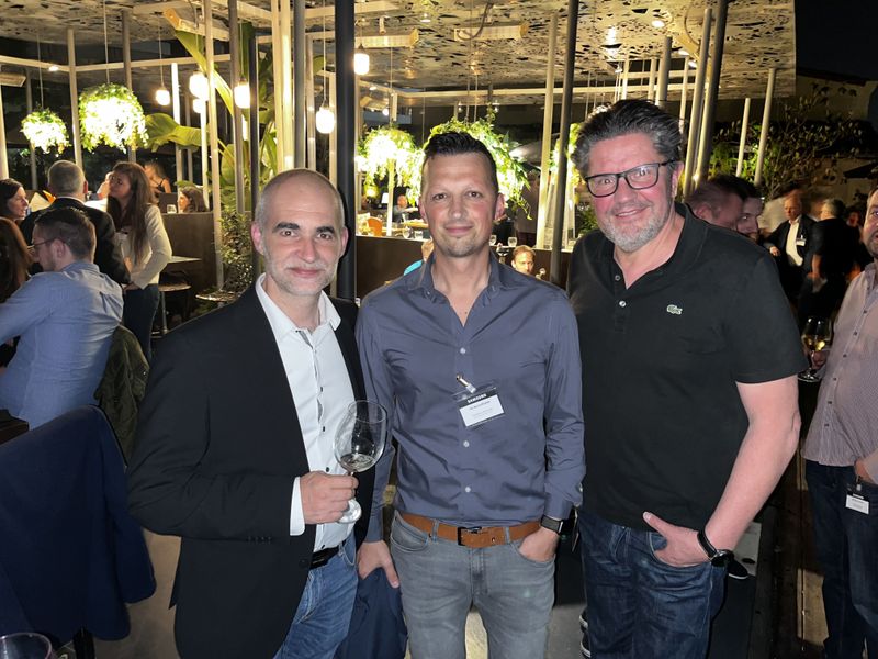 Einige dürfen auf alle jegliche Party gehen Christian Wimmer, (m., ACER) mit Steven Pollok und Dirk Schäfer (Samsung). (IT-BUSINESS)