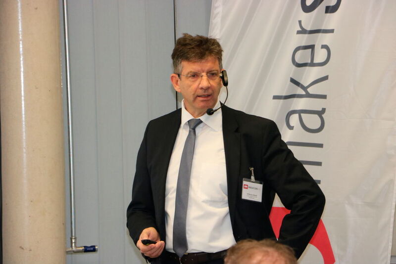 Wilhelm Mauss, Geschäftsführer der Lorenz GmbH & Co. KG, präsentierte in einem Leuchtturm-Vortrag den Weg seines Unternehmens zur smarten Fabrik für intelligente Messgeräte. (Hofmann/VCG)