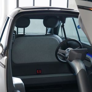 Auch beim Microlino 2.0 handelt es sich um ein Stadtwägelchen mit Platz für zwei Passagiere.(Bild:  Micro)