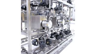 Die Prozesschromatographie erfordert eine Pumpentechnik, die einen pulsations- und scherarmen Betrieb bietet, selbst wenn variable Durchflussraten und Pumpdrücke auftreten. (Quattroflow)