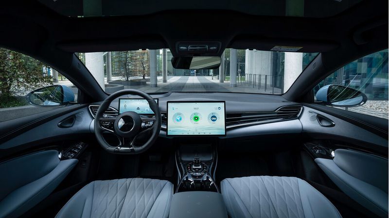 Der Innenraum kommt recht hochwertig daher. (Bild: BYD)