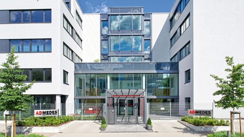 Am Hauptsitz in Pforzheim war der Einsatz des neuen MES ein voller Erfolg. Die beiden weiteren Produktionsstandorte ziehen nach.(Bild:  Anne Höss Compendium/Admedes)