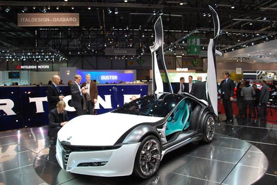 Oh. Nein. Nicht ganz. Das ist der Bertone Pandion, ein Studie die zum hundertsten Geburtstag von Alfa Romeo entstand. (Archiv: Vogel Business Media)