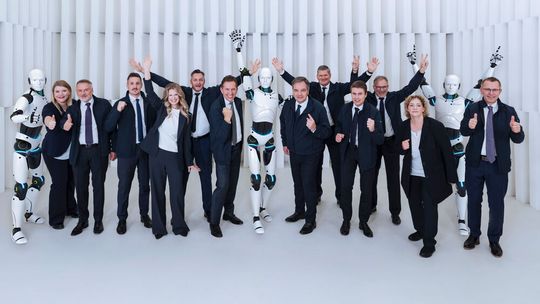 So sehen Sieger aus: Auch 2025 gibt es den „Hidden Champions“-Award für TMG Consultants.(Bild:  TMG)