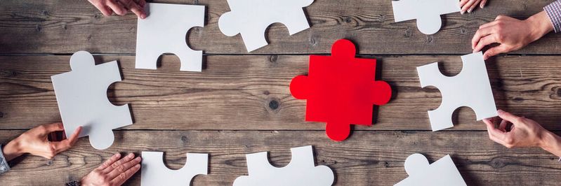 Mit klaren Strategien können Vorgesetzte den Zusammenhalt in lokal verteilten Teams stärken. Mit klaren Strategien können Vorgesetzte den Zusammenhalt in lokal verteilten Teams stärken.