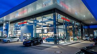 Der luftige Mehrmarkenbau ist gerade nachts ein Blickfang. (John E.Smith/ millermedia)