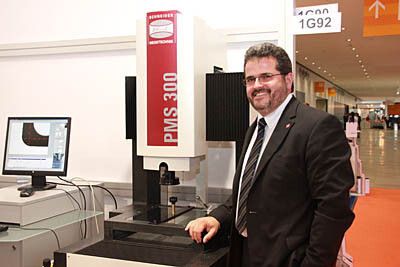 Die Dr. Schneider Messtechnik GmbH, Bad Kreuznach, zeigte auf der AMB unter anderem die 3D-Multisensor-Portalmessmaschine PMS 300, deren Messtische und -portale, wie die gesamte Baureihe (PMS 200 bis 700), aus Granit gefertigt sind. (Bild: Schäfer)