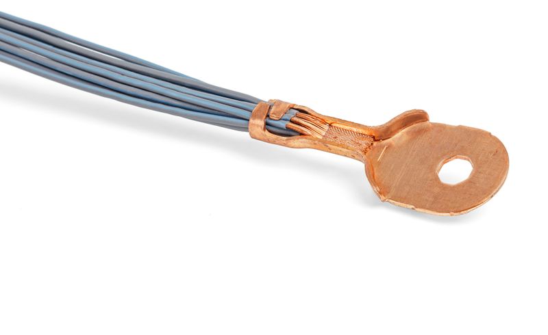 Die TT4 verschweißt Kupfer- und Aluminiumleitungen von 1 bis 35 mm² (Cu) beziehungsweise 1.5 bis 50 mm² (Al) mittels Ultraschall. (Bild: Telsonic)