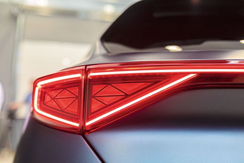 Dem Heck haben die Designer eine „knackige Ansicht“ verpasst. (Bild: Seat)