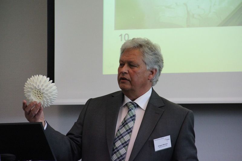 „Lasersintern als weiteres Produktionsverfahren begreifen“, so Jürgen Blöcher, FKM Sintertechnik. (Bild: Sonnenberg)