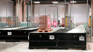 210.000 Paletten können in der 200 m langen, 130 m breiten und 45 m hohen Lagerhalle im Ikea-Distributionszentrum im russischen Esjpovo eingelagert werden. (Jungheinrich)