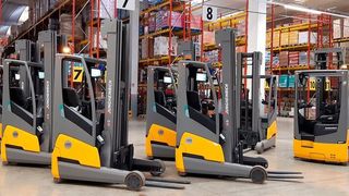 Der 1.000ste Stapler ging nach Italien zu Penny. (Jungheinrich)