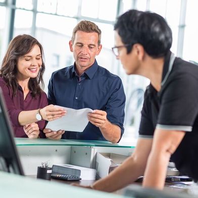 Autohändler müssen nicht für eine nicht erhaltene Kaufprämie haften, solange sie dies dem Kunden nicht vertraglich zugesichert haben.  (Bild: ProMotor)