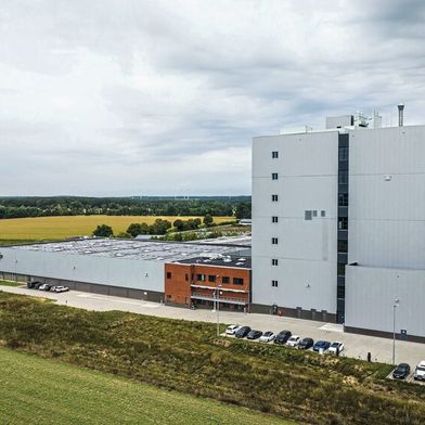 Die neue Bauckhof-Mühle in Rosche (Niedersachsen) ist eine der modernsten Bio-Hafermühlen Europas. (Bild: Bauck GmbH)