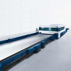 Die Überformatmaschinen bearbeiten Bleche bis zu einer Länge von 16 m. Sie sind ab sofort mit neuen Funktionen erhältlich.