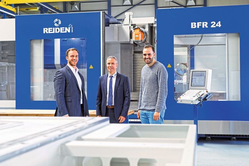 Die Teams von Reiden und Fibro arbeiten bei den anwendungsspezifischen Projekten eng zusammen. Das Bild zeigt (v. l.): Simon Dörr, Key Account Manager Fibro, Daniel Lustenberger, Leiter Marketing und Verkauf Reiden, sowie Andreas Stäuble, Entwicklungsingenieur Reiden. (Fibro)