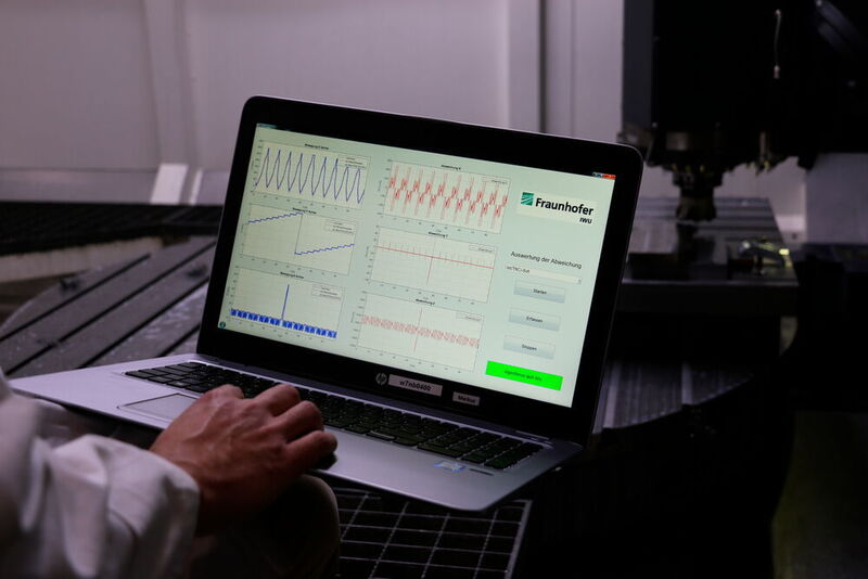 Das Monitoringsystem des Fraunhofer-IWU generiert praktisch in Echtzeit genaue Informationen über die reale Werkzeugbahn. (Fraunhofer-IWU)