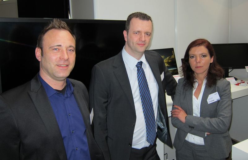 v. l. Nachbarn unter sich: Lars Jankowski, Benq, Konstantin Flabouriaris und Larissa Kaiser, ViewSonic		 (IT-BUSINESS)