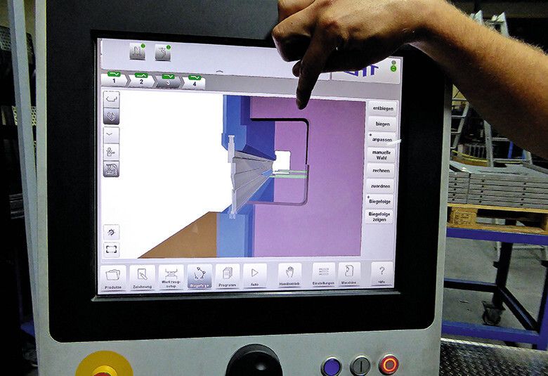 Mit der neuen EHT Press Control-Touch ist die Programmierung ganz einfach. Die Steuerung gehorcht dem Bediener praktisch auf Knopfdruck und zeigt sich deshalb äußerst bedienerfreundlich. (Bild: Kuhn)