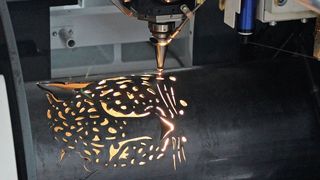 Bild 1: Die 3D Fabri Gear erzielt dank Vertikalschnitt ein hohes Genauigkeitsniveau. So werden absolut bündige Rohrstöße ermöglicht. Die zugeschnittenen Rohre müssen zum Schweißen nicht mehr mit Hilfsmitteln fixiert werden. (Bild: Mazak)