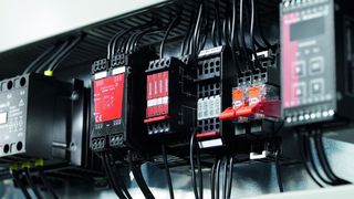 Die Relais und Optokoppler von Weidmüller zeichnen sich durch eine lange Lebensdauer und hohe Zuverlässigkeit aus – auch bei Schock und Vibration. (Archiv: Vogel Business Media)