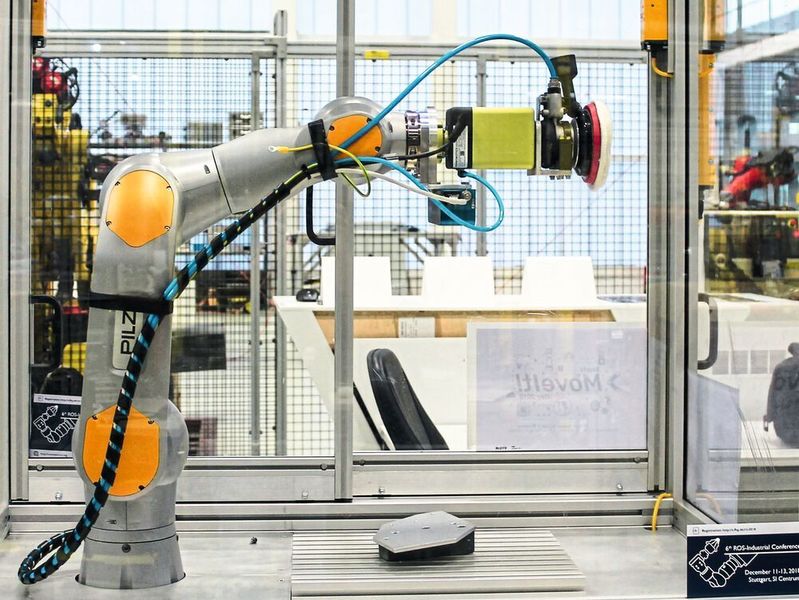 Auf der Automatica 2018 präsentierte das Fraunhofer-IPA eine Roboterzelle mit Pilz-Roboterarm basierend auf ROS.  (Fraunhofer-IPA)
