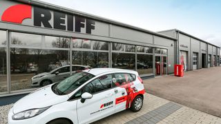 Seit dem 1. Januar gehören alle 40 Standorte des Reifenhändlers Reiff zum Scheiben-Doktor-Netzwerk.  (Bild: Reiff)
