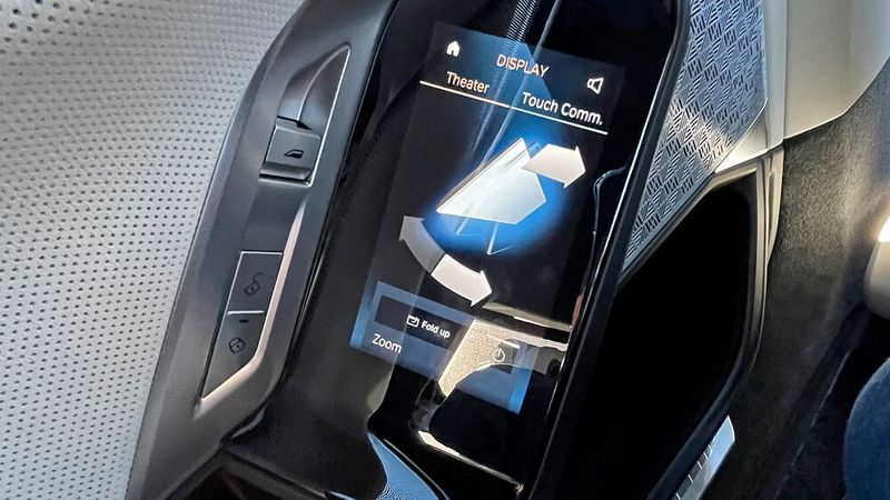 Per Touch kann man den „Theaterscreen“-Bildschirm steuern. (Bild: Autoren-Union Mobilität / Knödler)